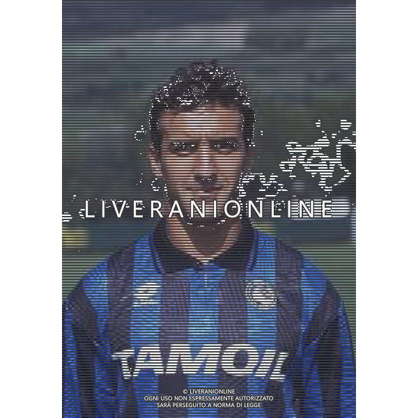 RETROSPETTIVA ROBERTO BORDIN CALCIATORE NELLA FOTO ROBERTO BORDIN CON LA MAGLIA DELL\'ATALANTA CALCIO NELL\'ANNO 1992-1993 AG ALDO LIVERANI SAS