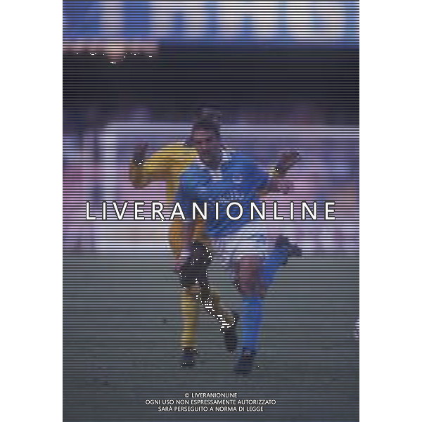 RETROSPETTIVA ROBERTO BORDIN CALCIATORE NELLA FOTO ROBERTO BORDIN CON LA MAGLIA DEL NAPOLI CALCIO NELL\'ANNO 1993 AG ALDO LIVERANI SAS