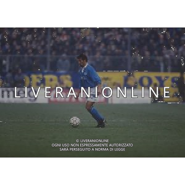 RETROSPETTIVA ROBERTO BORDIN CALCIATORE NELLA FOTO ROBERTO BORDIN CON LA MAGLIA DEL NAPOLI CALCIO NELL\'ANNO 1993 AG ALDO LIVERANI SAS