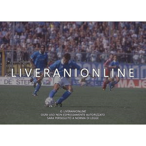 RETROSPETTIVA ROBERTO BORDIN CALCIATORE NELLA FOTO ROBERTO BORDIN CON LA MAGLIA DEL NAPOLI CALCIO NELL\'ANNO 1994-1995 AG ALDO LIVERANI SAS