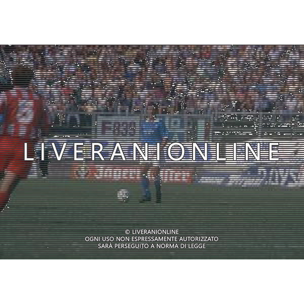 RETROSPETTIVA ROBERTO BORDIN CALCIATORE NELLA FOTO ROBERTO BORDIN CON LA MAGLIA DEL NAPOLI CALCIO NELL\'ANNO 1994-1995 AG ALDO LIVERANI SAS