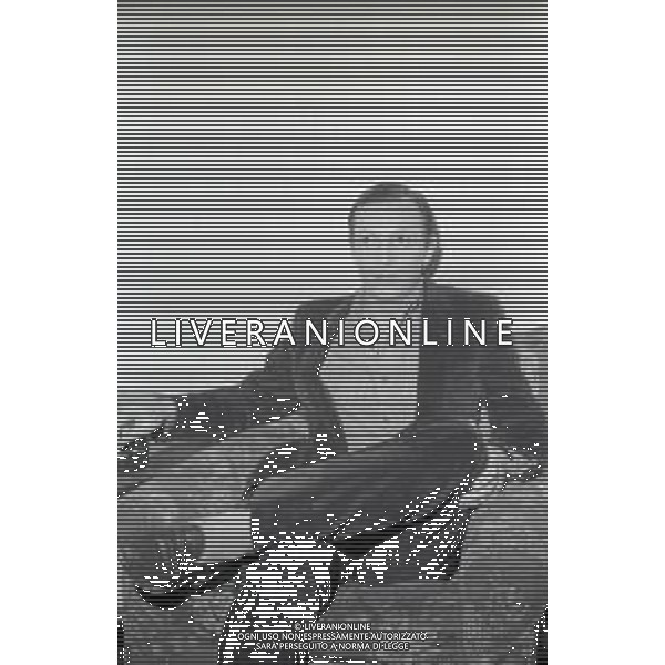 RETROSPETTIVA UMBERTO ORSINI ATTORE NELLA FOTO UMBERTO ORSINI A MILANO TERRAZZA MARTINI NELL\'ANNO 1980 AG ALDO LIVERANI SAS  
