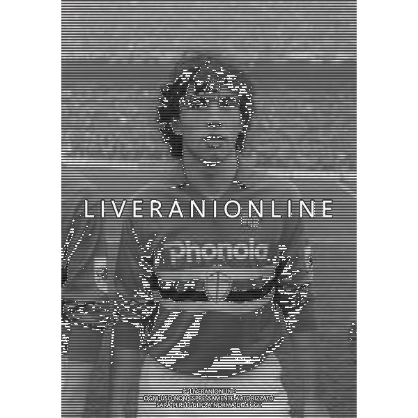 RETROSPETTIVA LUCA PELLEGRINI CALCIATORE NELLA FOTO LUCA PELLEGRINI CON LA MAGLIA DELLA SAMPDORIA CALCIO NELL\'ANNO 1984-1985 AG ALDO LIVERANI SAS
