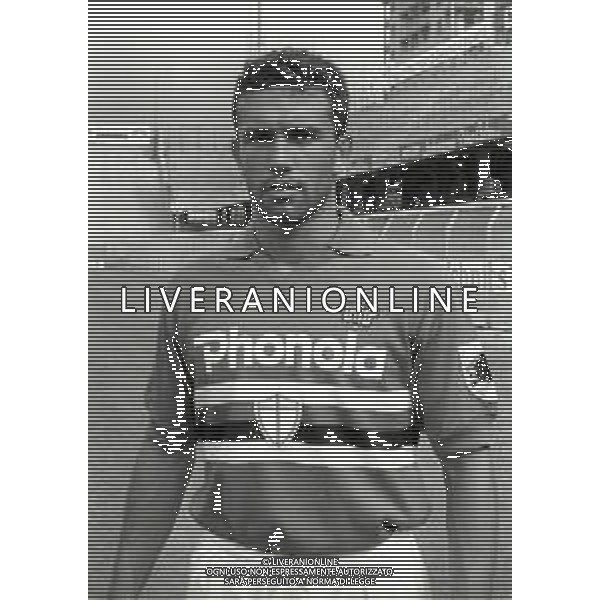 RETROSPETTIVA LUCA PELLEGRINI CALCIATORE NELLA FOTO LUCA PELLEGRINI CON LA MAGLIA DELLA SAMPDORIA CALCIO NELL\'ANNO 1986-1987 AG ALDO LIVERANI SAS