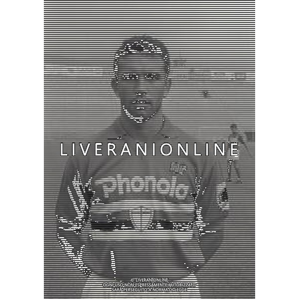 RETROSPETTIVA LUCA PELLEGRINI CALCIATORE NELLA FOTO LUCA PELLEGRINI CON LA MAGLIA DELLA SAMPDORIA CALCIO NELL\'ANNO 1986-1987 AG ALDO LIVERANI SAS