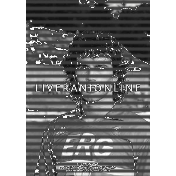 RETROSPETTIVA LUCA PELLEGRINI CALCIATORE NELLA FOTO LUCA PELLEGRINI CON LA MAGLIA DELLA SAMPDORIA CALCIO NELL\'ANNO 1988-1989 AG ALDO LIVERANI SAS