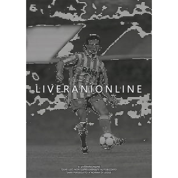 RETROSPETTIVA LUCA PELLEGRINI CALCIATORE NELLA FOTO LUCA PELLEGRINI CON LA MAGLIA DELLA VERONA CALCIO NELL\'ANNO 1992-1993 AG ALDO LIVERANI SAS 