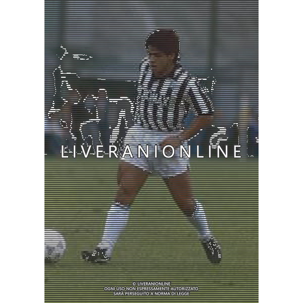 RETROSPETTIVA HUGO MARADONA CALCIATORE NELLA FOTO HUGO MARADONA CON LA MAGLIA DELL\'ASCOLI CALCIO AG ALDO LIVERANI SAS
