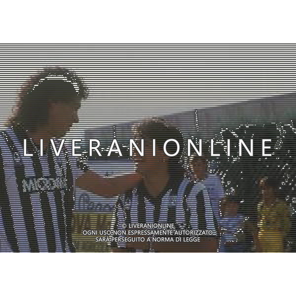 RETROSPETTIVA HUGO MARADONA CALCIATORE NELLA FOTO HUGO MARADONA CON LA MAGLIA DELL\'ASCOLI CALCIOCON WALTER CASAGRANDE AG ALDO LIVERANI SAS