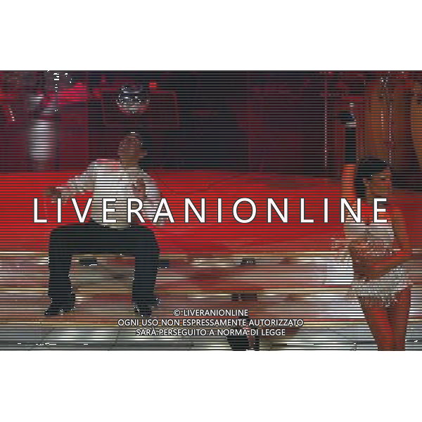Roma 01/10/2005 - Trasmissione televisiva \' Ballando con le stelle \' Diego Armando Maradona balla con il pallone ph TvPhoto/agenzia aldo liverani