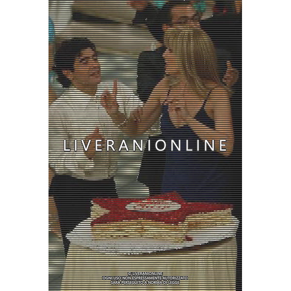 Roma 01/10/2005 - Trasmissione televisiva \' Ballando con le stelle \' torta di compleanno per la condottuttrice Milly Carlucci con diego armando maradona ph TvPhoto/agenzia aldo liverani