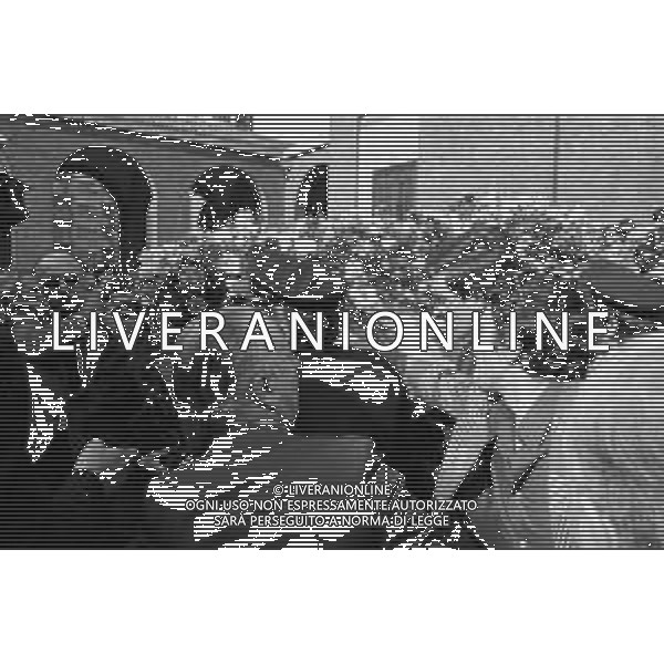 MILANO 03/05/1975 - FUNERALI di SERGIO RAMELLI, aggredito il 13 Aprile da militanti dell\'ultra sinistra che lo colpirono alla testa con chiavii inglesi e sbarre di ferro. NELLA FOTO IL FERETRO PORTATO A SPALLA DA FRANCO SERVELLO E GIORGIO ALMIRANTE ©Archivio Giovanni Liverani/AG. ALDO LIVERANI SAS
