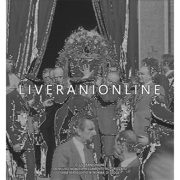 MILANO 03/05/1975 - FUNERALI di SERGIO RAMELLI, aggredito il 13 Aprile da militanti dell\'ultra sinistra che lo colpirono alla testa con chiavii inglesi e sbarre di ferro. NELLA FOTO IL FERETRO PORTATO A SPALLA DA FRANCO SERVELLO E GIORGIO ALMIRANTE ©Archivio Giovanni Liverani/AG. ALDO LIVERANI SAS