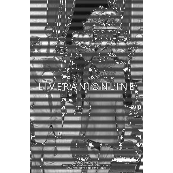 MILANO 03/05/1975 - FUNERALI di SERGIO RAMELLI, aggredito il 13 Aprile da militanti dell\'ultra sinistra che lo colpirono alla testa con chiavii inglesi e sbarre di ferro. NELLA FOTO IL FERETRO PORTATO A SPALLA DA FRANCO SERVELLO E GIORGIO ALMIRANTE ©Archivio Giovanni Liverani/AG. ALDO LIVERANI SAS