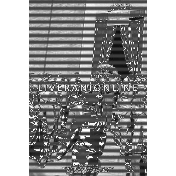 MILANO 03/05/1975 - FUNERALI di SERGIO RAMELLI, aggredito il 13 Aprile da militanti dell\'ultra sinistra che lo colpirono alla testa con chiavii inglesi e sbarre di ferro. NELLA FOTO IL FERETRO PORTATO A SPALLA DA FRANCO SERVELLO E GIORGIO ALMIRANTE ©Archivio Giovanni Liverani/AG. ALDO LIVERANI SAS