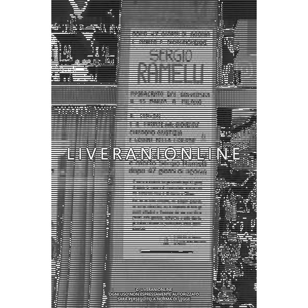 MILANO 03/05/1975 - FUNERALI di SERGIO RAMELLI, aggredito il 13 Aprile da militanti dell\'ultra sinistra che lo colpirono alla testa con chiavii inglesi e sbarre di ferro. NELLA FOTO SCRITTE ALLA FERMATA DEL TRAM, SUI MURI E PER LE VIE DELLA CITTA\' ©Archivio Giovanni Liverani/AG. ALDO LIVERANI SAS