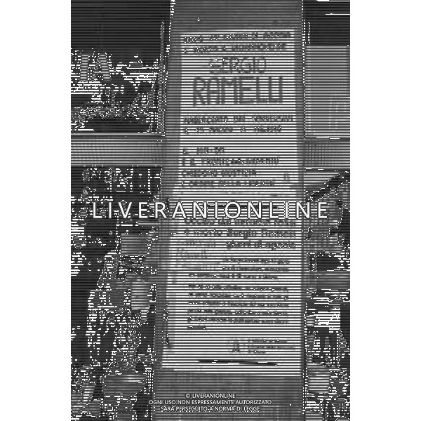 MILANO 03/05/1975 - FUNERALI di SERGIO RAMELLI, aggredito il 13 Aprile da militanti dell\'ultra sinistra che lo colpirono alla testa con chiavii inglesi e sbarre di ferro. NELLA FOTO SCRITTE ALLA FERMATA DEL TRAM, SUI MURI E PER LE VIE DELLA CITTA\' ©Archivio Giovanni Liverani/AG. ALDO LIVERANI SAS