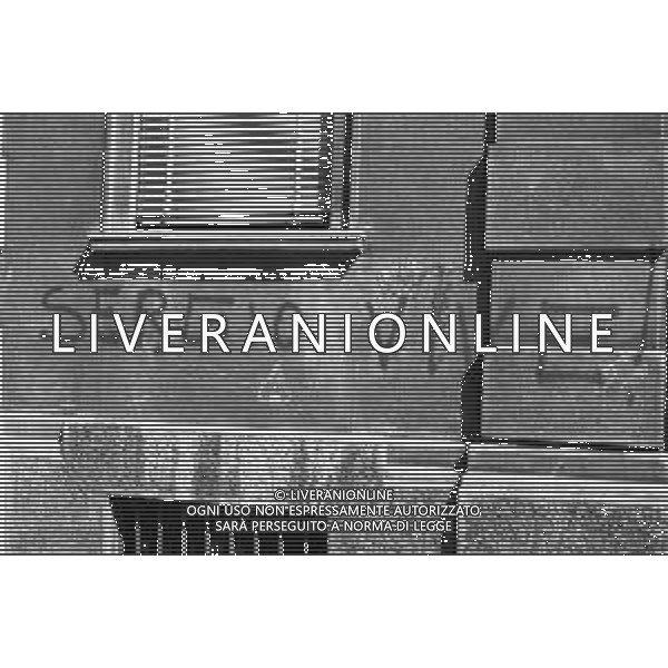 MILANO 03/05/1975 - FUNERALI di SERGIO RAMELLI, aggredito il 13 Aprile da militanti dell\'ultra sinistra che lo colpirono alla testa con chiavii inglesi e sbarre di ferro. NELLA FOTO SCRITTE ALLA FERMATA DEL TRAM, SUI MURI E PER LE VIE DELLA CITTA\' ©Archivio Giovanni Liverani/AG. ALDO LIVERANI SAS