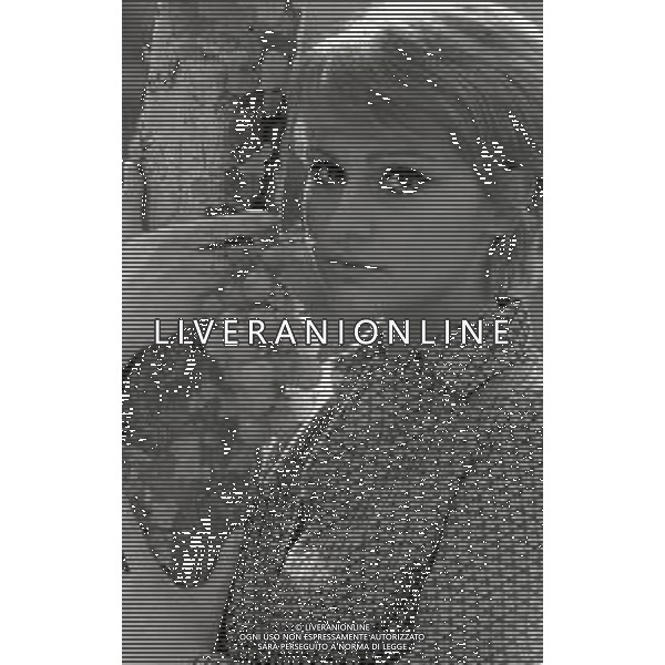 RETROSPETTIVA CARMEN VILLANI CANTANTE NELLA FOTO CARMEN VILLANI A ROMA NELL\'ANNO 1966 AG ALDO LIVERANI SAS 
