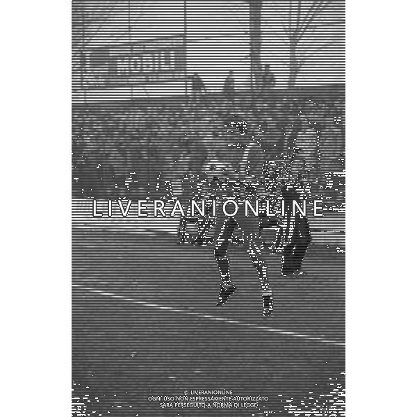 MONZA - CAGLIARI CAMPIONATO CALCIO SERIE B 1977-1978 - RETROSPETTIVA NELLA FOTO FELICE PULICI DURANTE IL RISCALDAMENTO NEL PREPARTITA ©Archivio Giovanni Liverani/AG. ALDO LIVERANI SAS