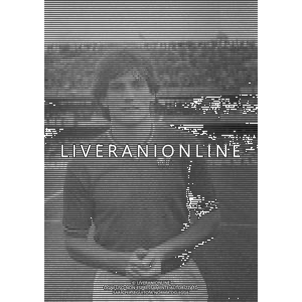 RETROSPETTIVA PIETRO MARIANI CALCIATORE NELLA FOTOT PIETRO MARIANI CON LA MAGLIA DEL CATANZARO CALCIO NELL\'ANNO 1982-1983 AG ALDO LIVERANI SAS
