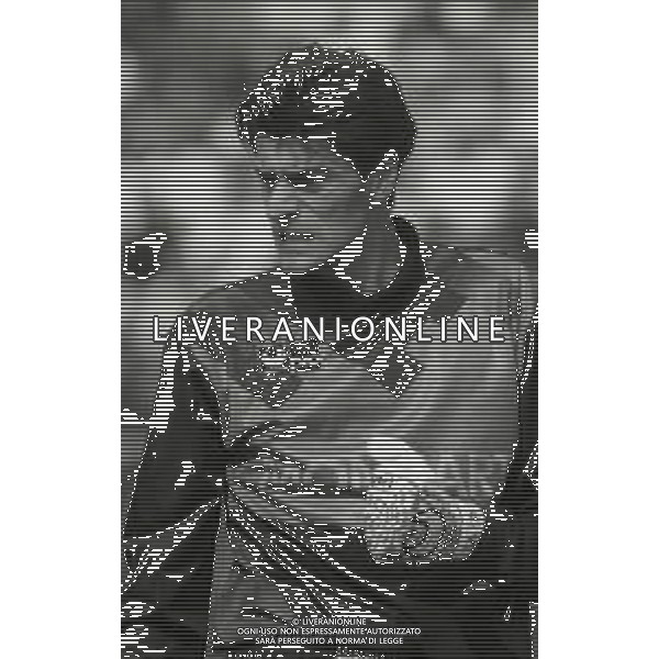 RETROSPETTIVA LUIGI TURCI CALCIATORE NELLA FOTO LUIGI TURCI CON LA MAGLIA DELLA CREMONESE CALCIO NELL\'ANNO 1992-1993 AG ALDO LIVERANI SAS 