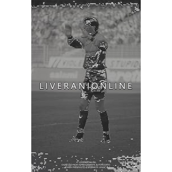 RETROSPETTIVA LUIGI TURCI CALCIATORE NELLA FOTO LUIGI TURCI CON LA MAGLIA DELLA CREMONESE CALCIO NELL\'ANNO 1994-1995 AG ALDO LIVERANI SAS 