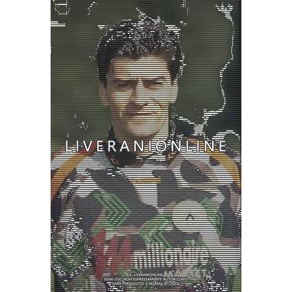 RETROSPETTIVA LUIGI TURCI CALCIATORE NELLA FOTO LUIGI TURCI CON LA MAGLIA DELLA CREMONESE CALCIO NELL\'ANNO 1996-1997 AG ALDO LIVERANI SAS  