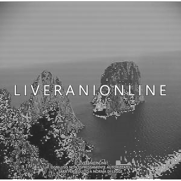 RETROSPETTIVA 1950 - GOLFO DI NAPOLI - ISOLA DI CAPRI VEDUTA DEI FARAGLIONI ©Archivio Giovanni Liverani/AG. ALDO LIVERANI SAS