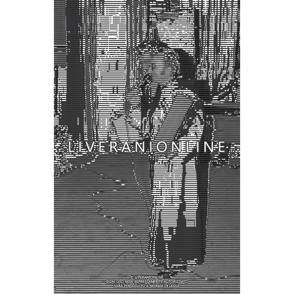 RETROSPETTIVA PADRE ELIGIO PSEUDONIMO DI PADRE ANGELO GELMINI ASSISTENTE SPIRITUALE  NELLA FOTO PADRE ELIGIO PREMIATO AD OSTUNI CON IL PREMIO “ULIVO D\'ARGENTO“ NELL\'ANNO 1975 AG ALDO LIVERANI SAS  