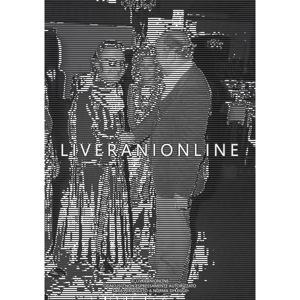 RETROSPETTIVA PADRE ELIGIO PSEUDONIMO DI PADRE ANGELO GELMINI ASSISTENTE SPIRITUALE  NELLA FOTO PADRE ELIGIO PREMIATO AD OSTUNI CON IL PREMIO “ULIVO D\'ARGENTO“ NELL\'ANNO 1975 AG ALDO LIVERANI SAS  