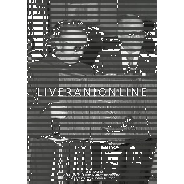 RETROSPETTIVA PADRE ELIGIO PSEUDONIMO DI PADRE ANGELO GELMINI ASSISTENTE SPIRITUALE  NELLA FOTO PADRE ELIGIO PREMIATO AD OSTUNI CON IL PREMIO “ULIVO D\'ARGENTO“ NELL\'ANNO 1975 AG ALDO LIVERANI SAS  