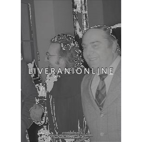RETROSPETTIVA PADRE ELIGIO PSEUDONIMO DI PADRE ANGELO GELMINI ASSISTENTE SPIRITUALE  NELLA FOTO PADRE ELIGIO IN TRIBUNALE A MILANO PER ESSERE INTERROGATO DAL DOTT. VIOLA NELL\'ANNO 1976 AG ALDO LIVERANI SAS  