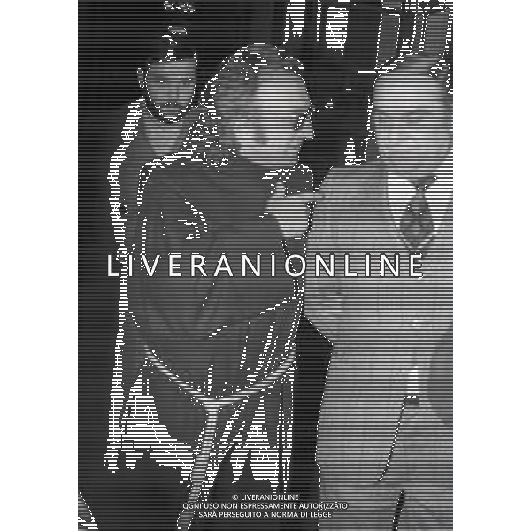 RETROSPETTIVA PADRE ELIGIO PSEUDONIMO DI PADRE ANGELO GELMINI ASSISTENTE SPIRITUALE  NELLA FOTO PADRE ELIGIO IN TRIBUNALE A MILANO PER ESSERE INTERROGATO DAL DOTT. VIOLA NELL\'ANNO 1976 AG ALDO LIVERANI SAS  
