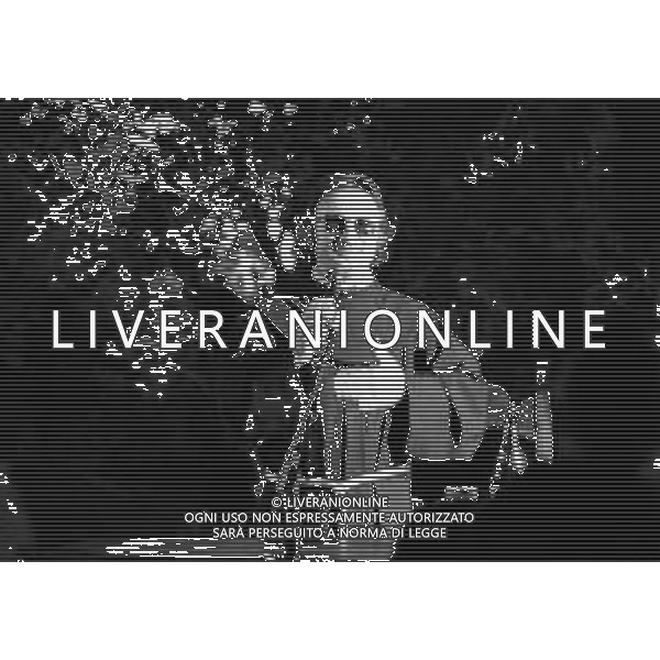 RETROSPETTIVA PADRE ELIGIO PSEUDONIMO DI PADRE ANGELO GELMINI ASSISTENTE SPIRITUALE  NELLA FOTO PADRE ELIGIO A COZZO LOMELLINA NELL\'ANNO 1975 AG ALDO LIVERANI SAS   