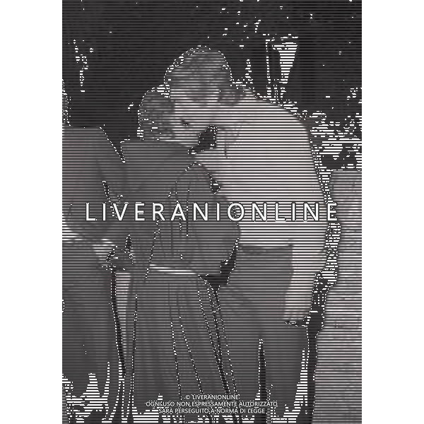 RETROSPETTIVA PADRE ELIGIO PSEUDONIMO DI PADRE ANGELO GELMINI ASSISTENTE SPIRITUALE  NELLA FOTO PADRE ELIGIO A COZZO LOMELLINA NELL\'ANNO 1975 CON GIACOMO BULGARELLI AG ALDO LIVERANI SAS  