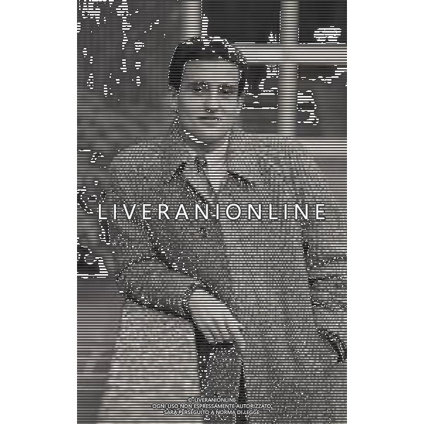 RETROSPETTIVA SERGIO BATTISTINI CALCIATORE NELLA FOTO SERGIO BATTISTINI A MILANO NELLA SUA ABITAZIONE NELL\'ANNO 1984-1985 AG ALDO LIVERANI SAS  