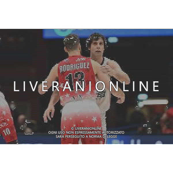 © TVRG l\'abbraccio tra Milos Teodosic (Bologna) e Sergio Rodriguez (Milano) AX Armani Exchange Milano vs Virtus Segafredo Bologna Campionato Serie A UnipolSai - 13a giornata regular season Assago (MI) 05-01-2022 Mediolanum Forum foto Roberto Garavaglia/ag. Aldo Liverani sas