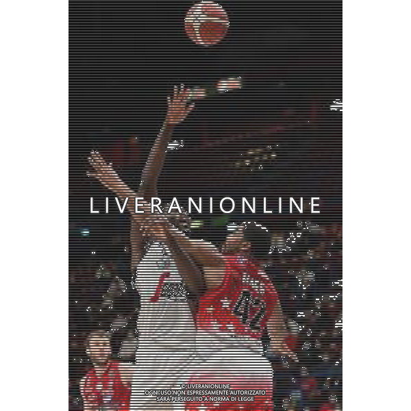 © TVRG Mouhammadou Jaiteh (Bologna) e Kyle Hines (Milano) AX Armani Exchange Milano vs Virtus Segafredo Bologna Campionato Serie A UnipolSai - 13a giornata regular season Assago (MI) 05-01-2022 Mediolanum Forum foto Roberto Garavaglia/ag. Aldo Liverani sas