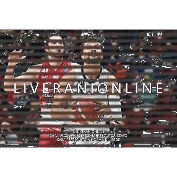 ¬© TVRG Kyle Weems (Bologna) e dietro Davide Alviti (Milano) AX Armani Exchange Milano vs Virtus Segafredo Bologna Campionato Serie A UnipolSai - 13a giornata regular season Assago (MI) 06-01-2022 Mediolanum Forum foto Roberto Garavaglia/ag. Aldo Liverani sas/AGENZIA ALDO LIVERANI SAS