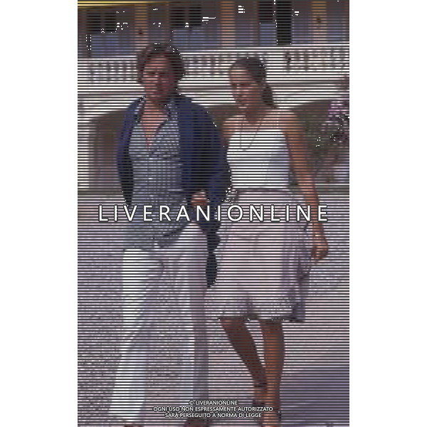 RETROSPETTIVA MICHAEL DOUGLAS ATTORE NELLA FOTO MICHAEL DOUGLAS CON LA MOGLIE DIANDRA LUKER A CANNES NELL\'ANNO 1978 AG ALDO LIVERANI SAS