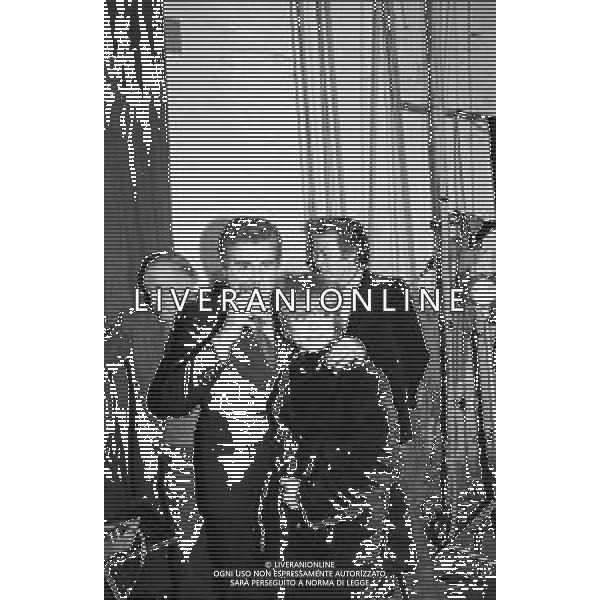 RETROSPETTIVA FERRUCCIO RICORDI IN ARTE TEDDY RENO CANTANTE E ATTORE - NELLA FOTO CON LA MOGLIE RITA PAVONE A MILANO DICEMBRE 1980 ©Archivio Giovanni Liverani/AG. ALDO LIVERANI SAS