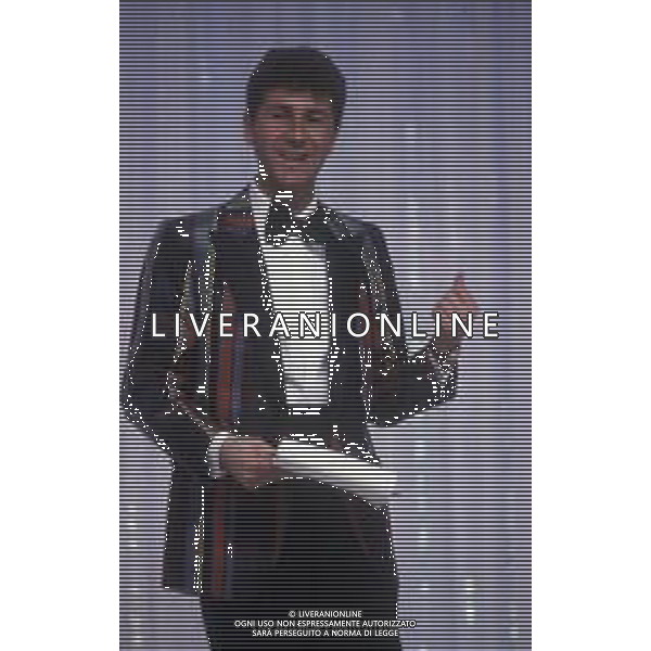 RETROSPETTIVA FABIO FAZIO CONDUTTORE TELEVISIVO - AUTORE TELEVISIVO-IMITATORE-SCRITTORE E DOPPIATORE TELEVISIVO NELLA FOTO FABIO FAZIO NELLA TRASMISSIONE TELEVISIVA“FATE IL VOSTRO GIOCO“ NELL\'ANNO 1988 AG ALDO LIVERANI SAS