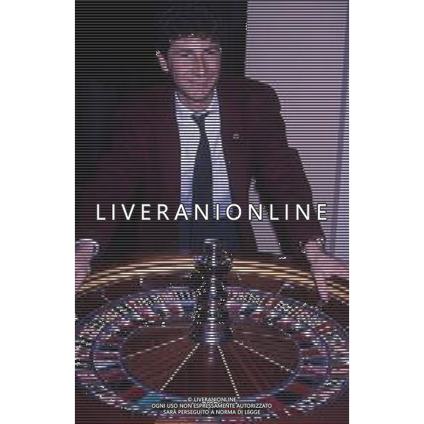 RETROSPETTIVA FABIO FAZIO CONDUTTORE TELEVISIVO - AUTORE TELEVISIVO-IMITATORE-SCRITTORE E DOPPIATORE TELEVISIVO NELLA FOTO FABIO FAZIO NELLA TRASMISSIONE TELEVISIVA“FATE IL VOSTRO GIOCO“ NELL\'ANNO 1988 AG ALDO LIVERANI SAS