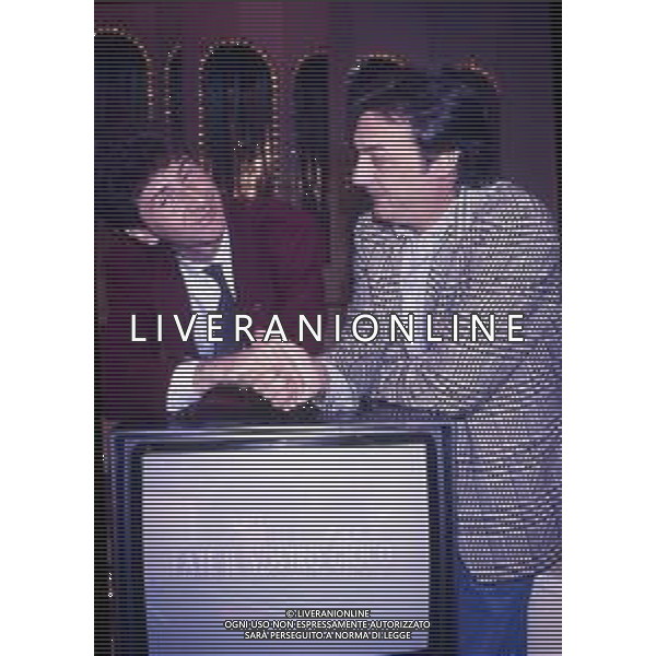 RETROSPETTIVA FABIO FAZIO CONDUTTORE TELEVISIVO - AUTORE TELEVISIVO-IMITATORE-SCRITTORE E DOPPIATORE TELEVISIVO NELLA FOTO FABIO FAZIO NELLA TRASMISSIONE TELEVISIVA“FATE IL VOSTRO GIOCO“ NELL\'ANNO 1988 CON GIANNI CIARDO AG ALDO LIVERANI SAS