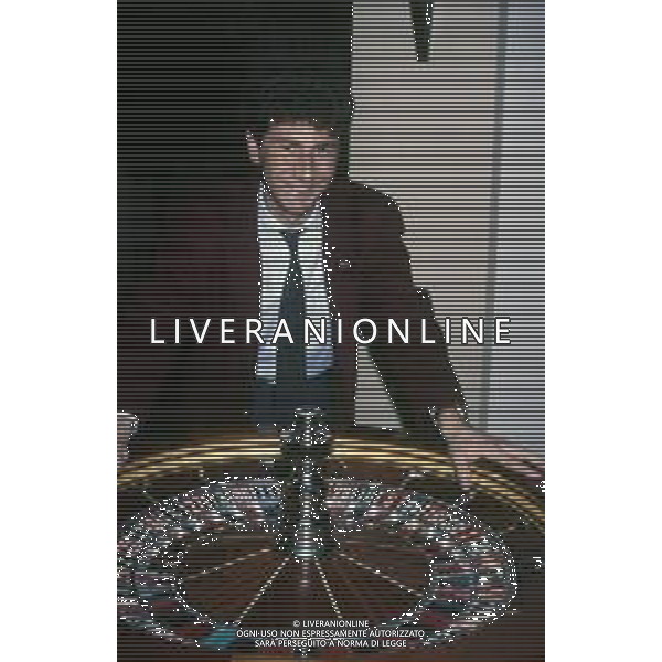 RETROSPETTIVA FABIO FAZIO CONDUTTORE TELEVISIVO - AUTORE TELEVISIVO-IMITATORE-SCRITTORE E DOPPIATORE TELEVISIVO NELLA FOTO FABIO FAZIO NELLA TRASMISSIONE TELEVISIVA“FATE IL VOSTRO GIOCO“ NELL\'ANNO 1988 AG ALDO LIVERANI SAS