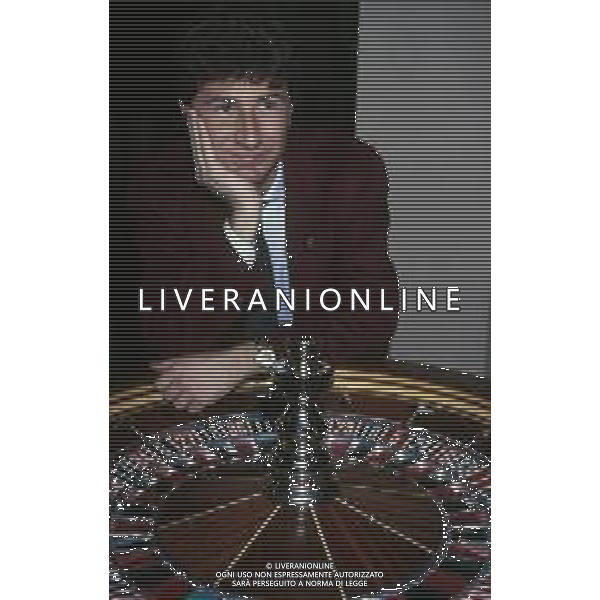 RETROSPETTIVA FABIO FAZIO CONDUTTORE TELEVISIVO - AUTORE TELEVISIVO-IMITATORE-SCRITTORE E DOPPIATORE TELEVISIVO NELLA FOTO FABIO FAZIO NELLA TRASMISSIONE TELEVISIVA“FATE IL VOSTRO GIOCO“ NELL\'ANNO 1988 AG ALDO LIVERANI SAS