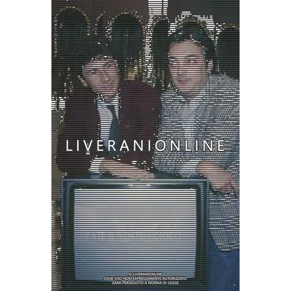 RETROSPETTIVA FABIO FAZIO CONDUTTORE TELEVISIVO - AUTORE TELEVISIVO-IMITATORE-SCRITTORE E DOPPIATORE TELEVISIVO NELLA FOTO FABIO FAZIO NELLA TRASMISSIONE TELEVISIVA“FATE IL VOSTRO GIOCO“ NELL\'ANNO 1988 CON GIANNI CIARDO AG ALDO LIVERANI SAS