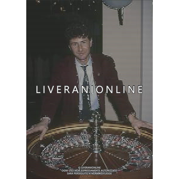 RETROSPETTIVA FABIO FAZIO CONDUTTORE TELEVISIVO - AUTORE TELEVISIVO-IMITATORE-SCRITTORE E DOPPIATORE TELEVISIVO NELLA FOTO FABIO FAZIO NELLA TRASMISSIONE TELEVISIVA“FATE IL VOSTRO GIOCO“ NELL\'ANNO 1988 AG ALDO LIVERANI SAS