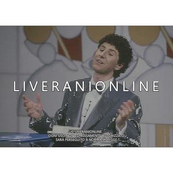 RETROSPETTIVA FABIO AGOSTINO FRANCESCO FAZIO CONDUTTORE TELEVISIVO-IMITATORE-SCRITTORE E PRODUTTORE ARTISTICO NELLA FOTO FABIO FAZIO NELL\'ANNO 1984 NELLA TRASIMISSIONE TELEVISIVA "LORETTA GOGGI IN QUIZ“ AG ALDO LIVERANI SAS